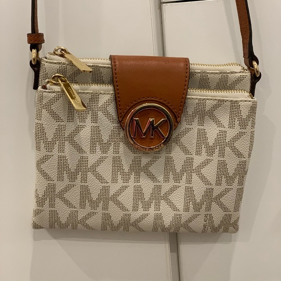 Michael Kors printed canvas crossbody bag - Picture 1 of 6